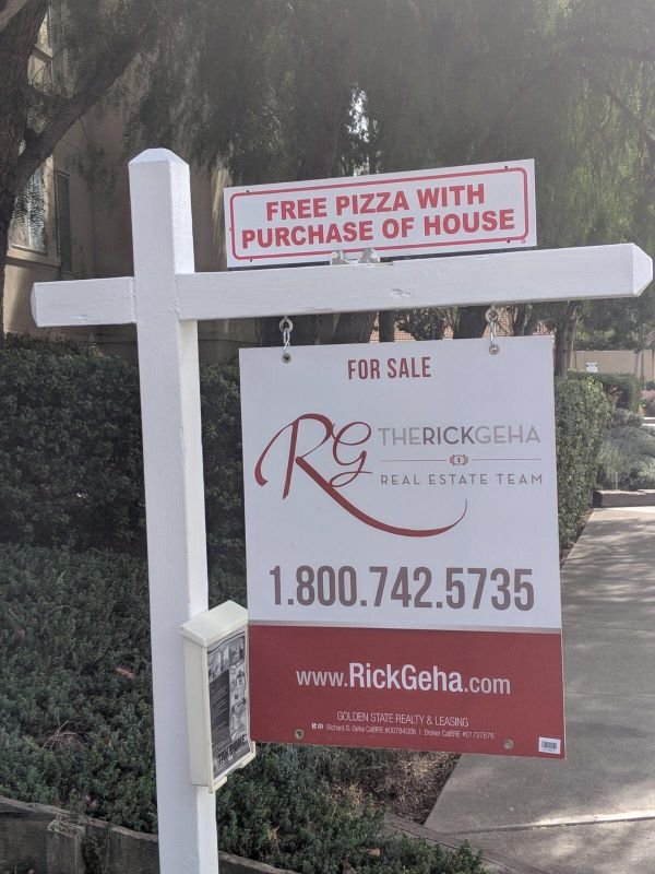 Funny real estate house for sale sign: free pizza