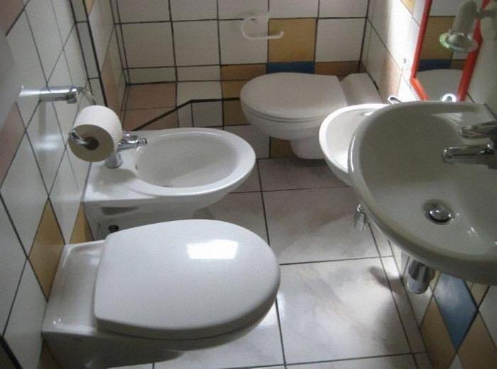 Bad real estate listing photos two toilets