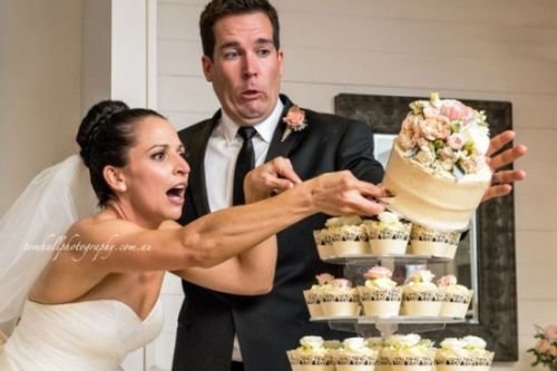 Funny wedding picture fail hilarious photo cake falls