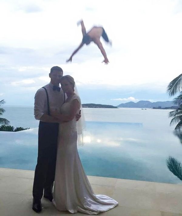 Best Hilarious Photobomb man fall wedding photo