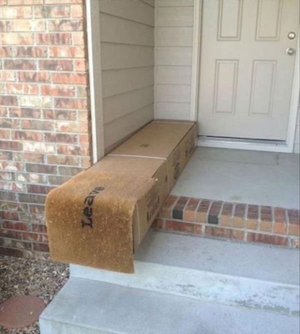 TOP Funny Delivery Drivers Fails Hide Large Package Under The doormat