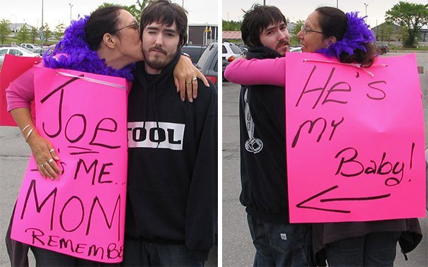 Hilarious Airport Signs Welcome Home MOM