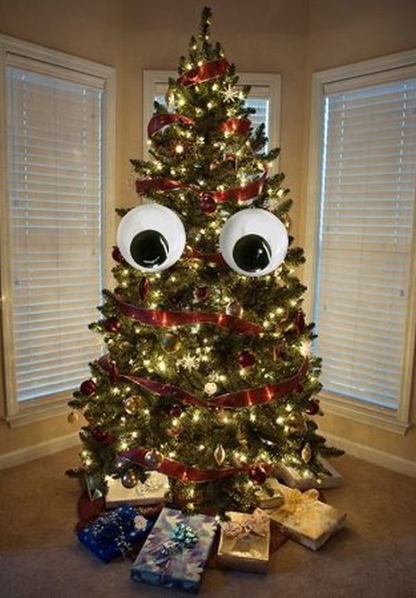 funny googly eyes on christmas tree