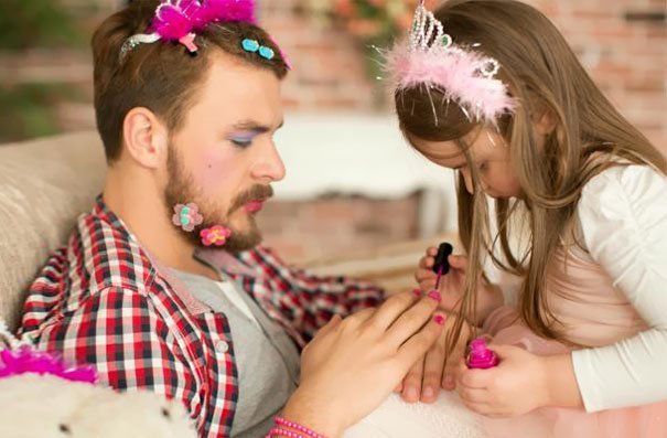 funny dads with daughters play make-up