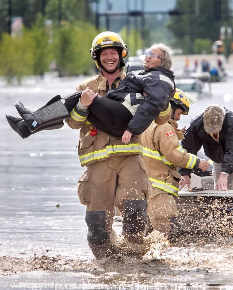 Ridiculously Photogenic firefighter