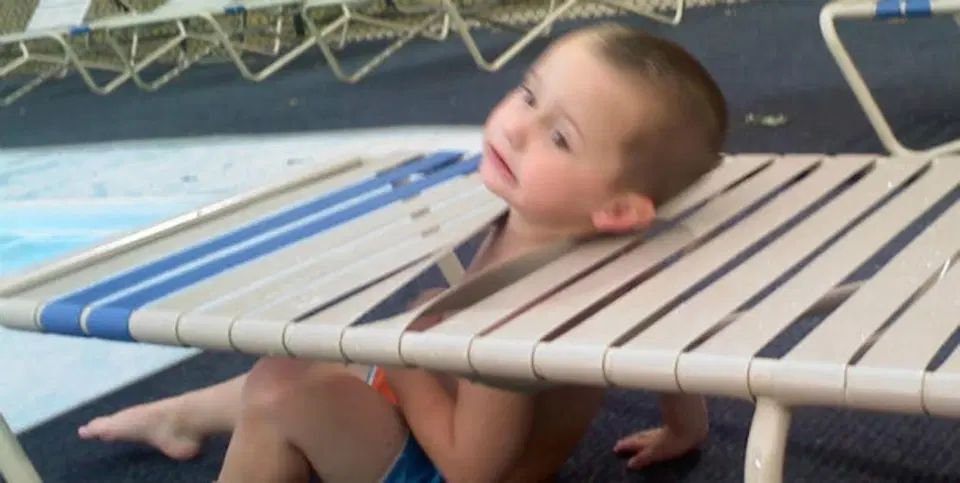Hilarious kid gets stuck in sun bed