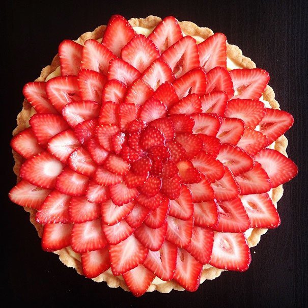 oddly satisfying photos perfect strawberry tart