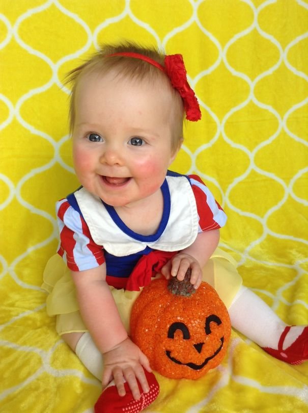 creative baby DIY child Halloween costume idea snow white