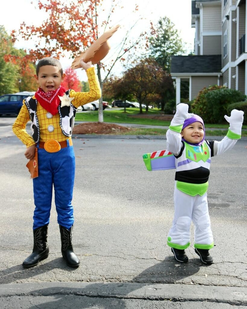 25 Creative Matching Halloween Costumes Ideas For Siblings - Bouncy Mustard