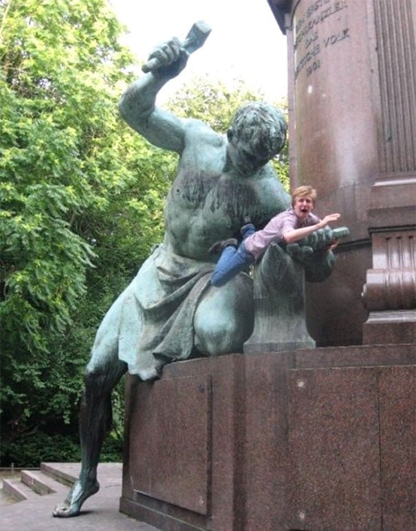 Interesting Statues Part 4: World's Funniest Statue Photos - moco-choco