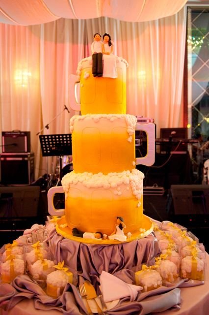 25 Funny Wedding Cake Ideas For Newlyweds Who Want Something Original Bouncy Mustard