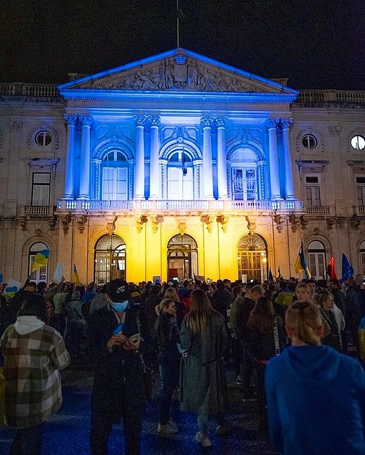 Lisbon lights up in blue and yellow for Ukraine