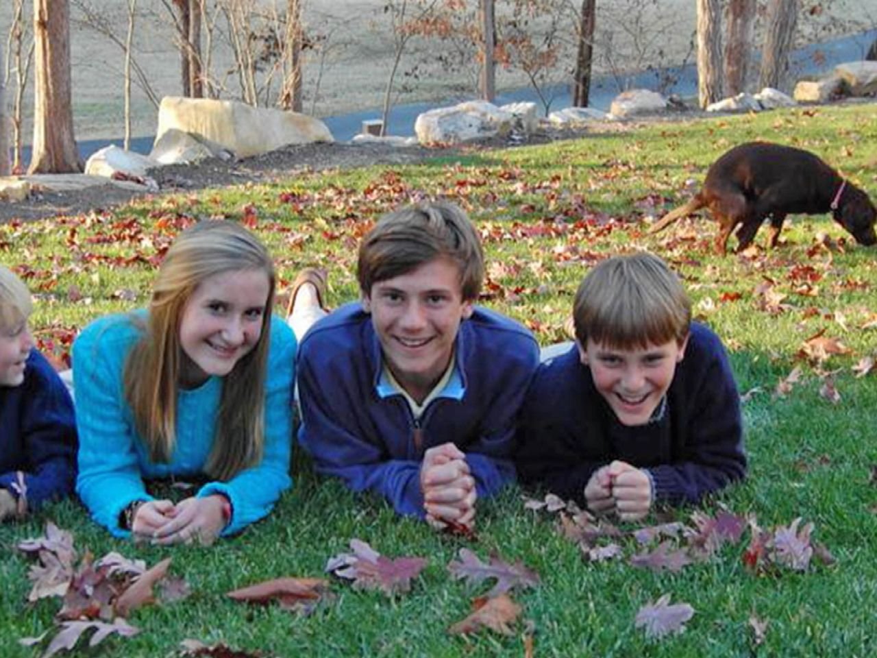 25 Funny Times Dogs Photobombed Family Photos And Made Them Better ...